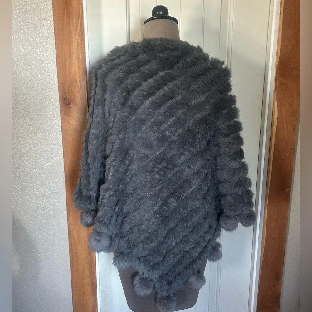 Cape/Poncho - Picture 2 of 10